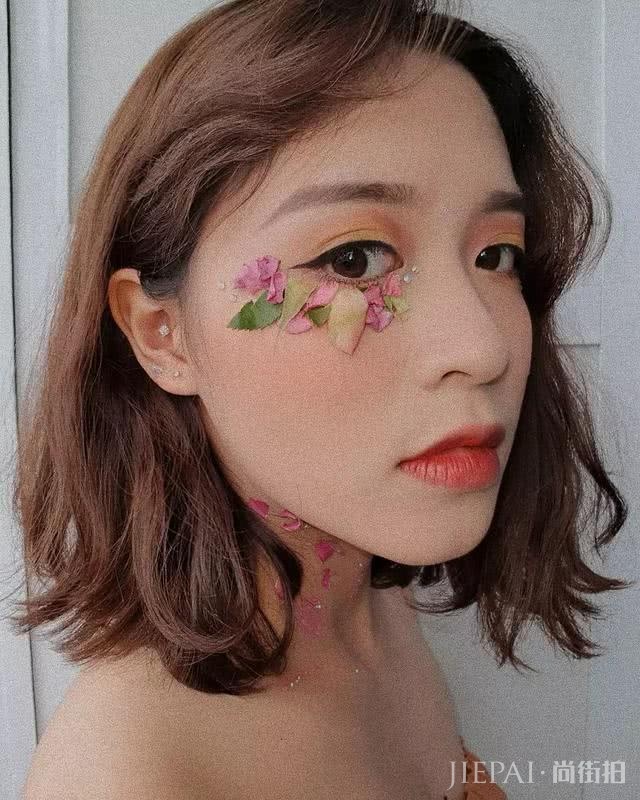 20岁越南小姐姐刷爆ins,在脸上乱画浮夸妆容,吊打P图神器