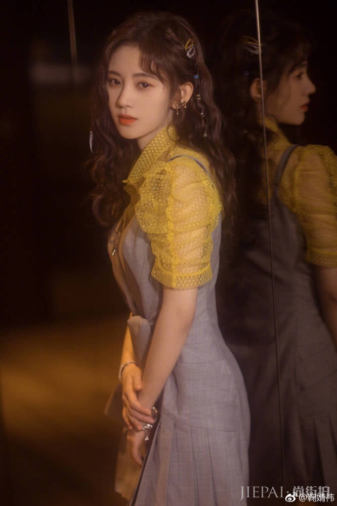 鞠婧祎黄纱裙仙气十足，不愧是4千年难遇的美女