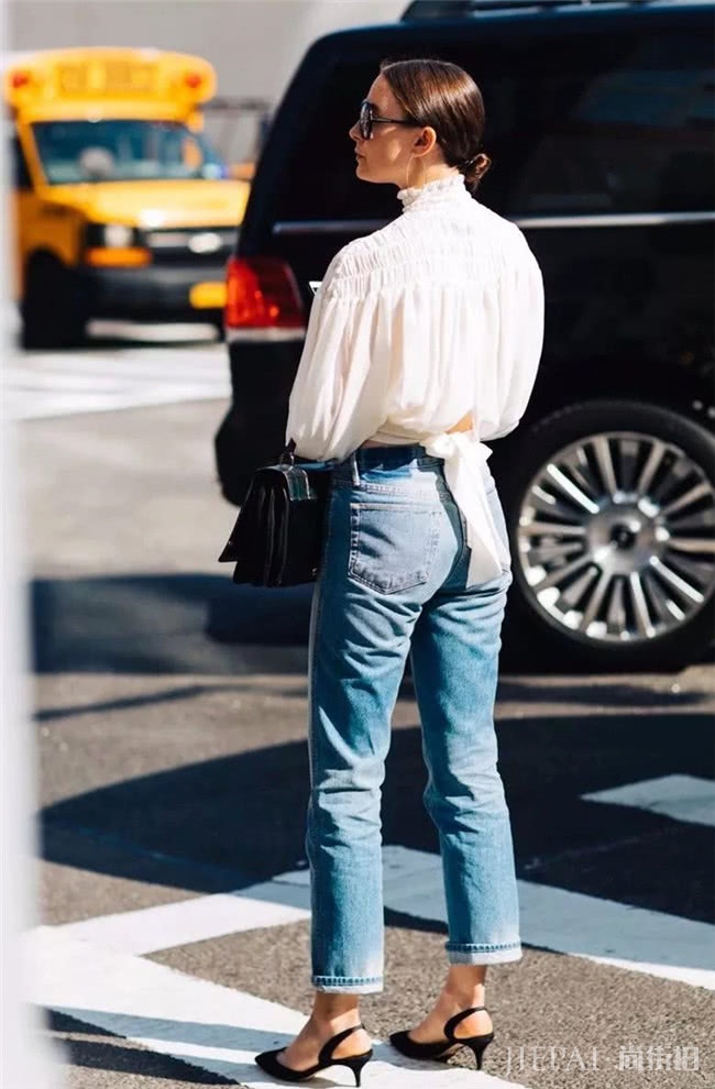 衣服简单打个结，吸睛指数更上一层楼