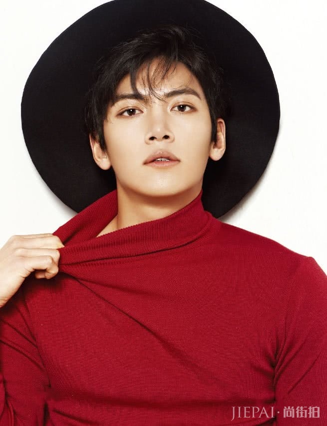 池昌旭穿西装更绅士成熟,与之前花美男大不同