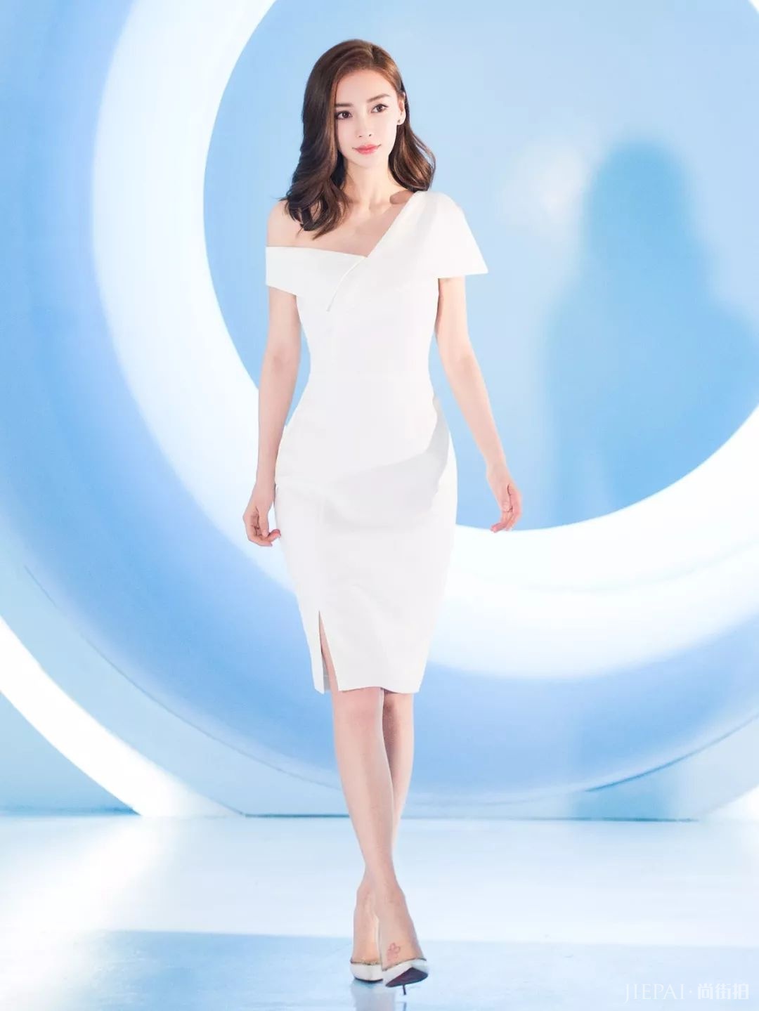 夏天穿什么颜色的衣服容易显白？这里有份超超超详细的攻略