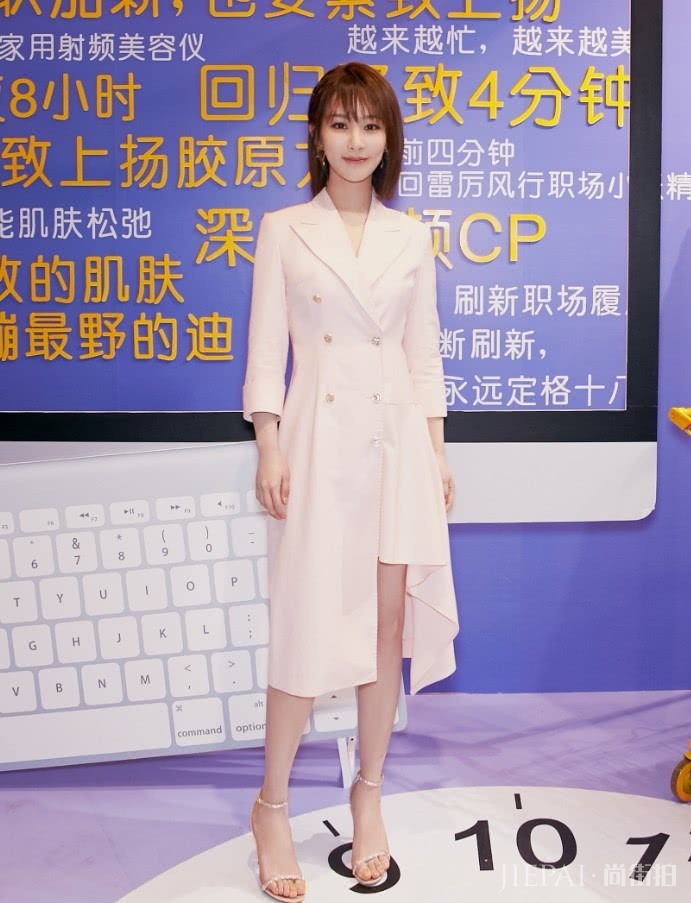 杨紫减肥成功后将15cm高跟鞋踩成平底鞋既视感,太厉害