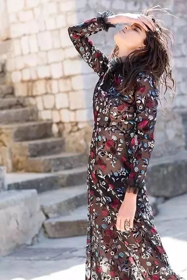 夏天穿啥又美又仙，穿一条裙子当然最美啦！