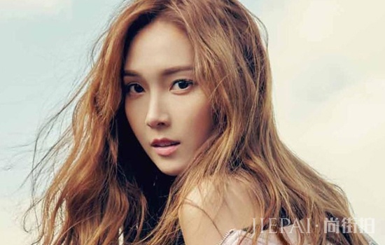 怎样用卷发棒卷泡面头 复古率性自己搞定