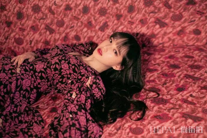 没想到,撕漫少女程潇竟然是个多面派