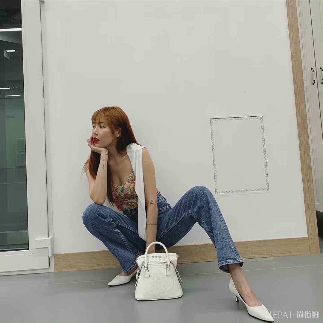 初夏阔腿裤上衣怎么搭?泫雅有穿吊带+阔腿裤显高又时髦