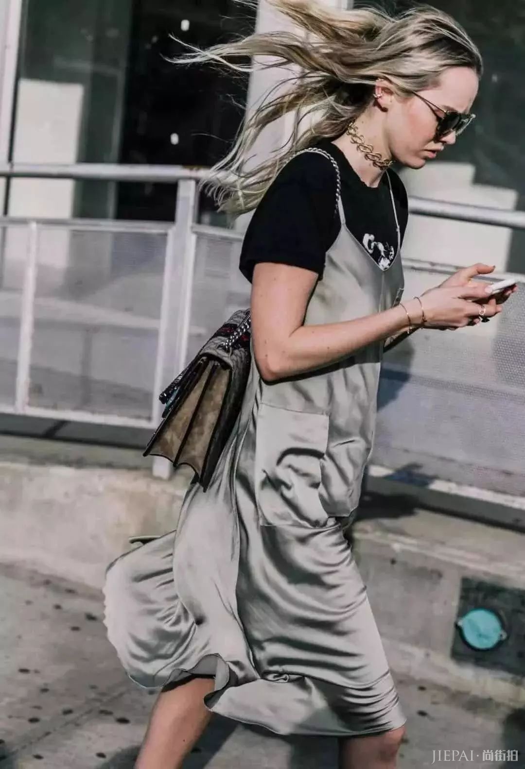 一件T恤有N个搭配方法，这样穿让你美一整个夏天！