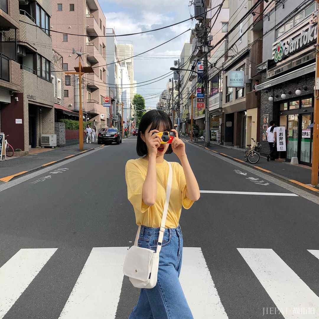 初夏阔腿裤上衣怎么搭?泫雅有穿吊带+阔腿裤显高又时髦