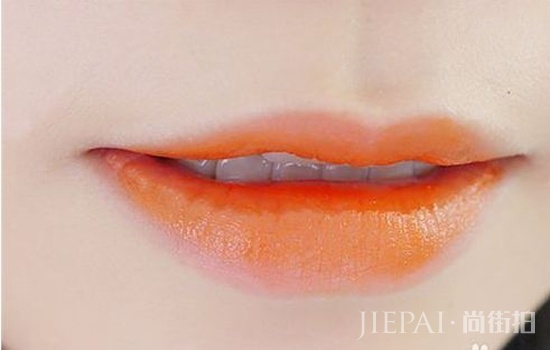 皮肤比较黄涂什么口红 显白还提气质