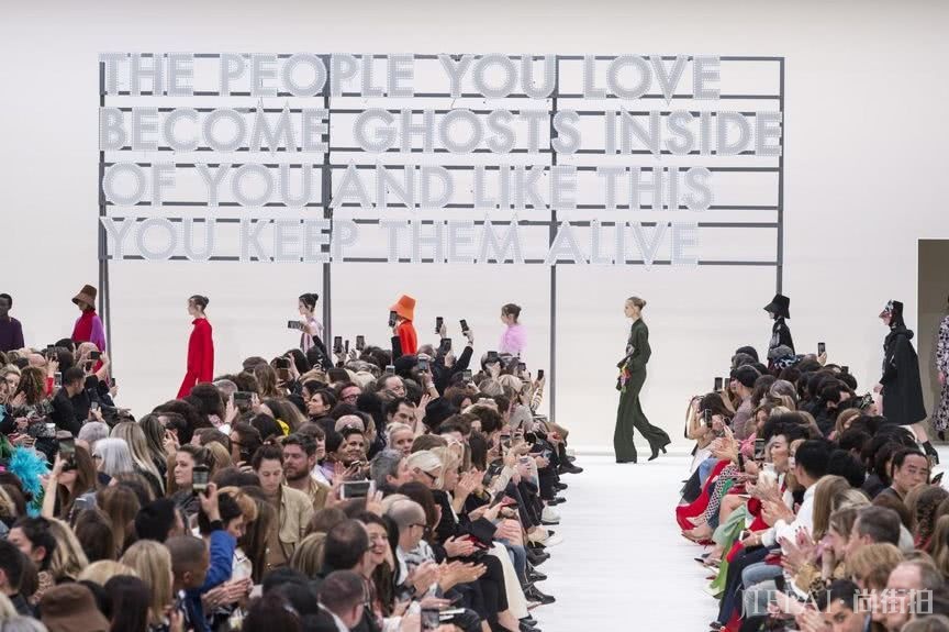 芭比粉口红真的算了，但范宁和章子怡的芭比粉礼服我可以