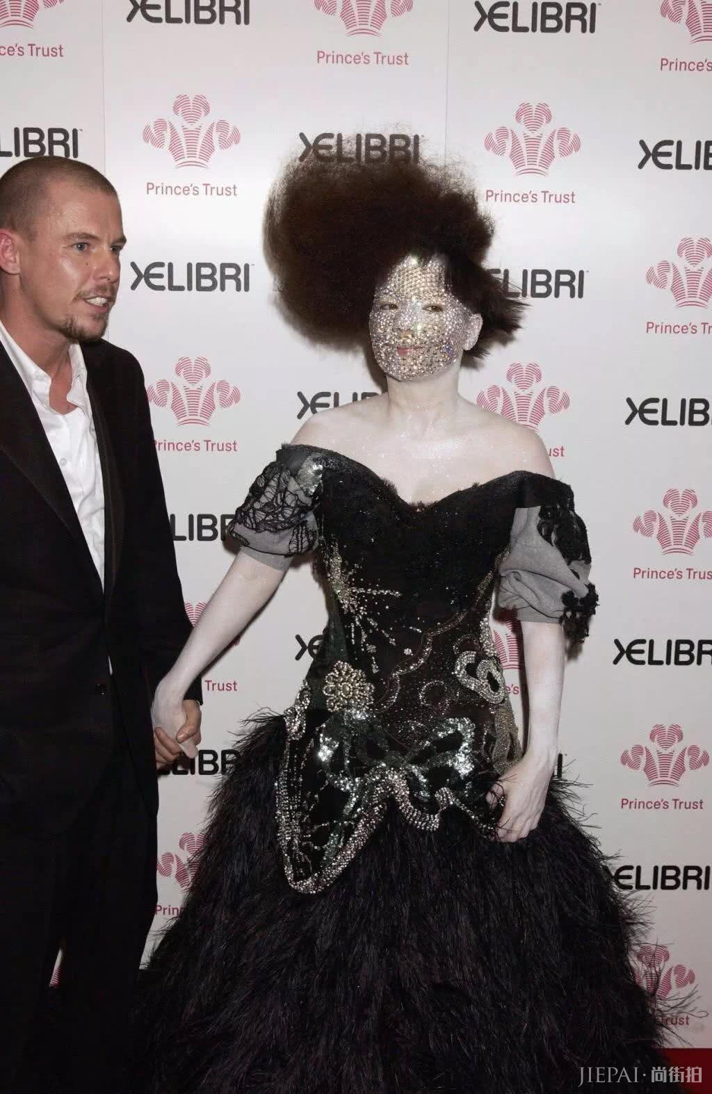 她是王菲最爱模仿的人,拍一次电影就得影后,55岁也DRAMA