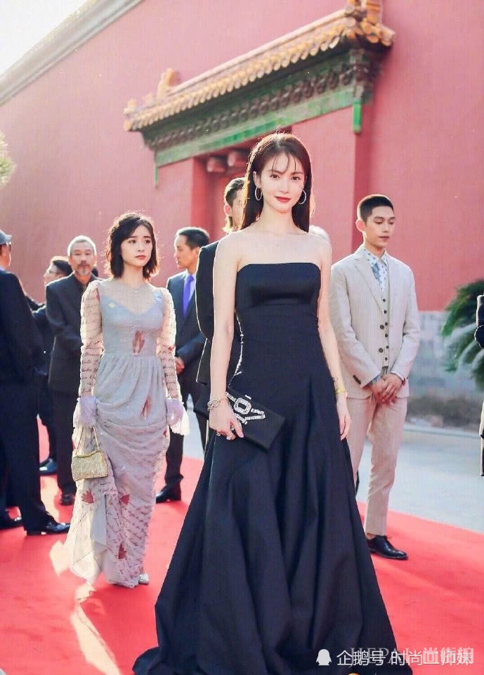 沈月穿杨紫同款纱裙气质不相上下