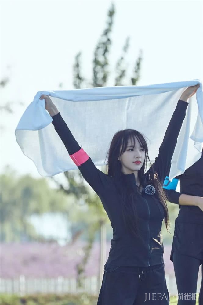 没想到,撕漫少女程潇竟然是个多面派