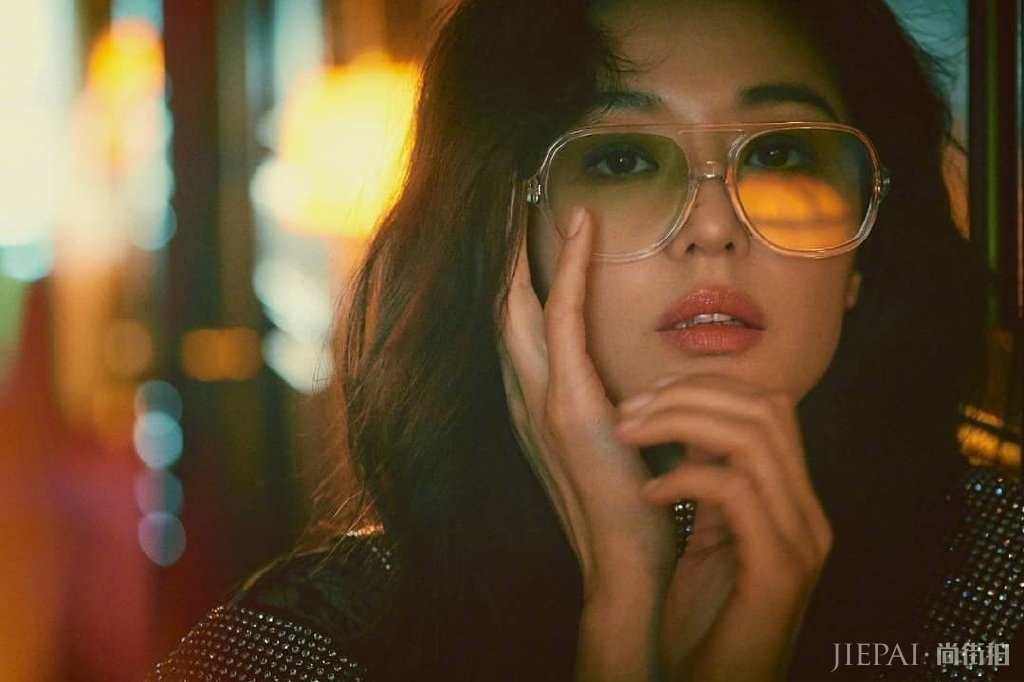 全智贤换风格了！大片连换8套造型，太迷人了