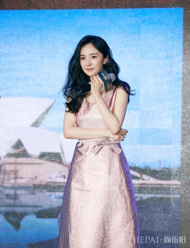 近期杨幂的几套造型都在自我复制 缺乏新意