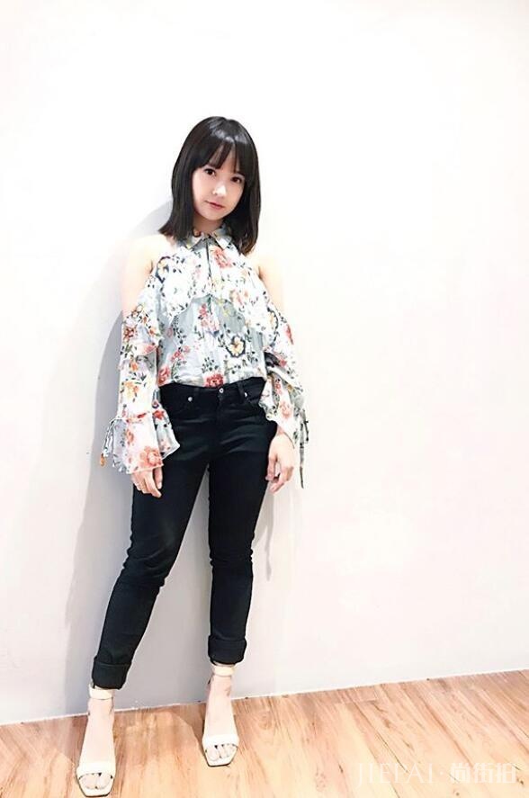 这件香港元气女神,笑容比蜜糖还甜,颜值却“停留”在16岁?