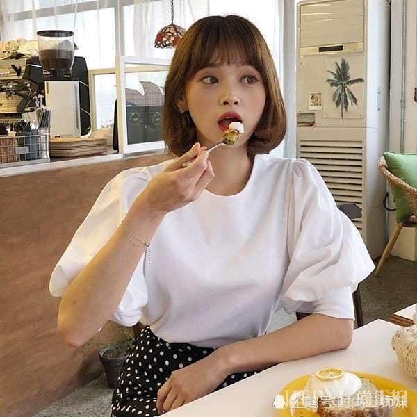 溜肩的女生不用慌，备好这几款衣服显瘦还塑形