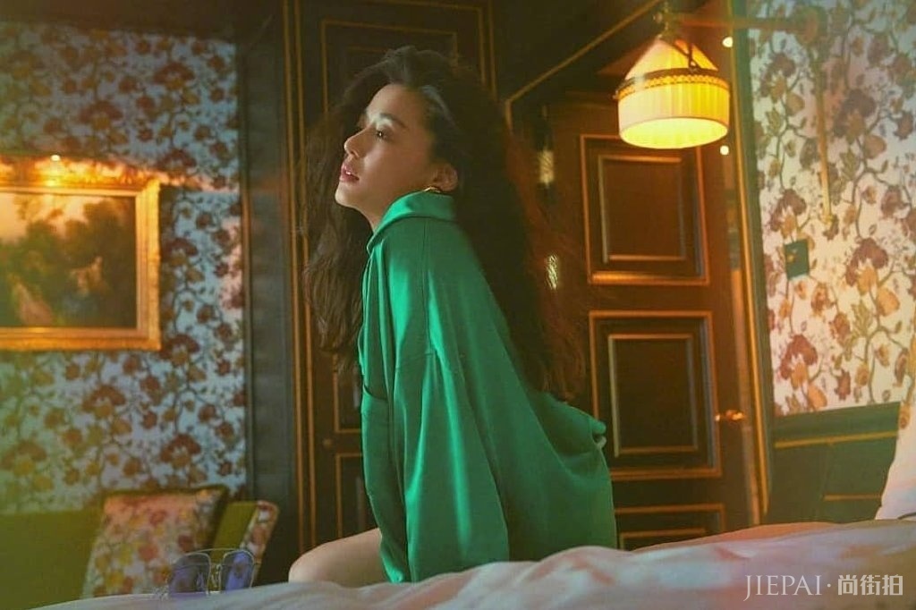 全智贤换风格了！大片连换8套造型，太迷人了