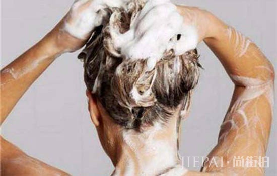 头发硬烫锡纸烫好看吗 改善的发质的小技巧