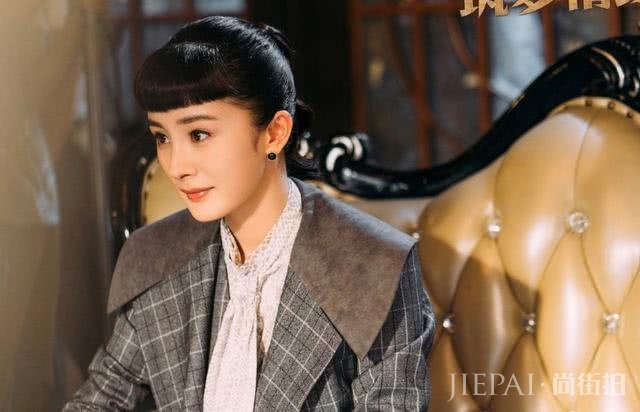 杨幂新剧大秀民国穿搭!穿高腰背带裤,展现“括号身材”