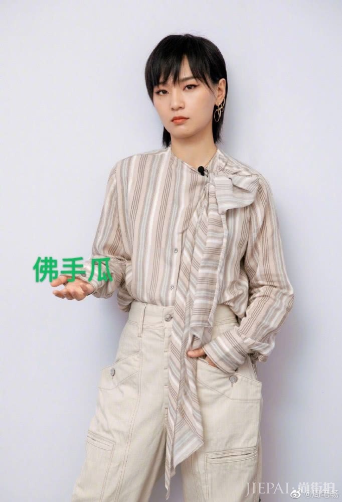 超女再聚首,辣妈叶一茜西装配阔腿裤,身材依旧似少女