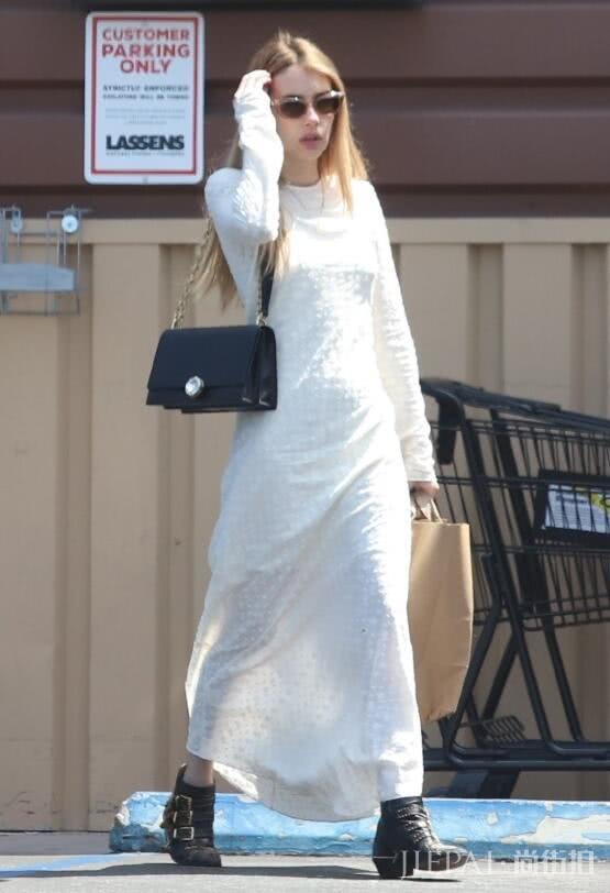 欧美明星示范 这些“小个子女星”穿度假长裙158成一米七