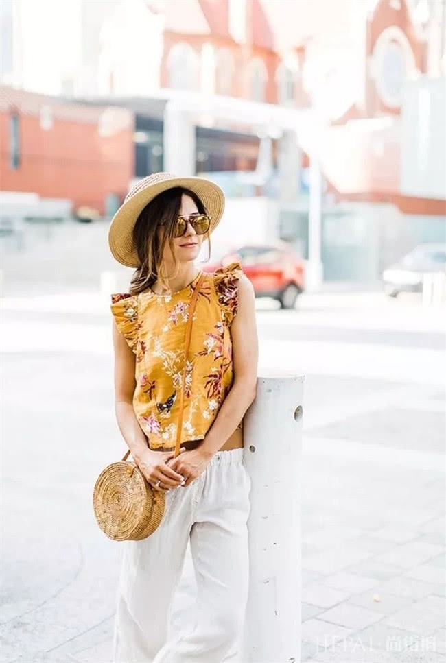 黄色单品时髦又有趣,在夏季穿着太有亲和感了