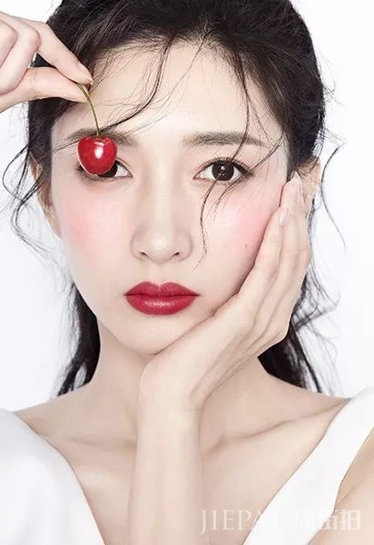 这个季节抹上樱桃红唇+樱桃妆容,让你气质爆表,甜美还显小!