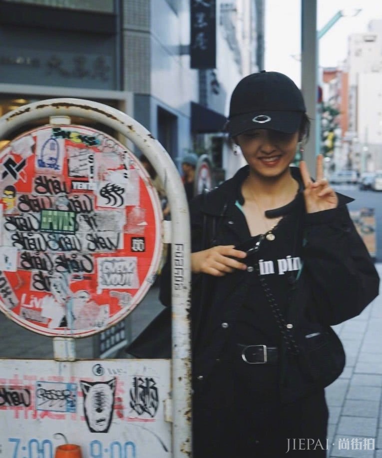 张子枫在脚上画了一条红线,瞬间增高20cm