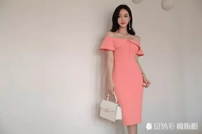 最近开始流行“鞋包同色”，成熟又优雅，穿起来真的很好看