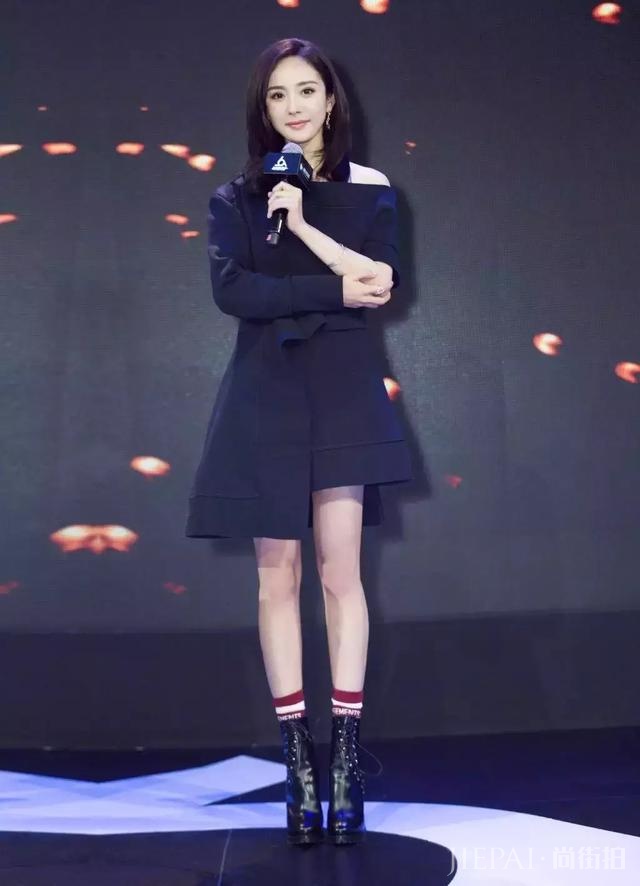 夏季必火的“心机”露肩杀，比一字肩显瘦还时髦！