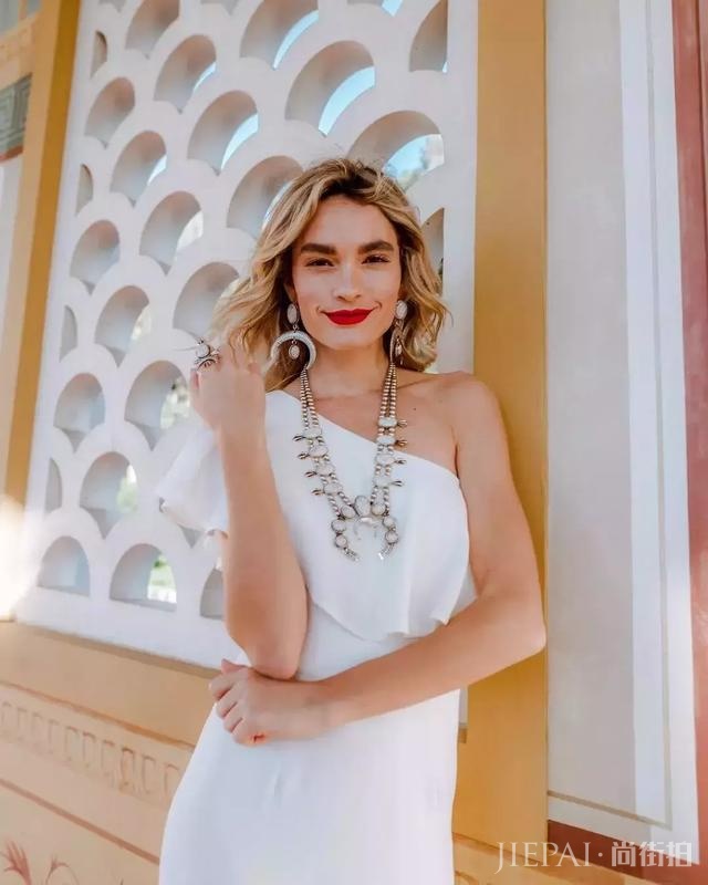 夏季必火的“心机”露肩杀，比一字肩显瘦还时髦！