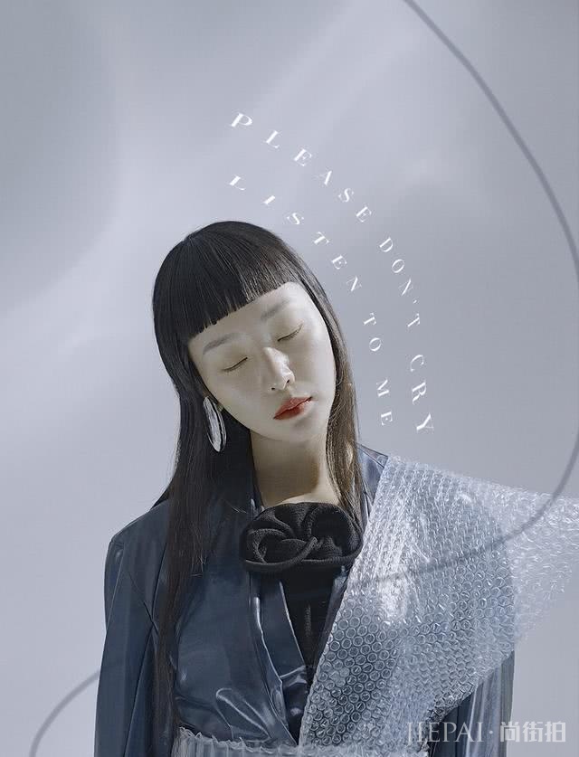 柳岩剪机械齐刘海显丑还不时尚