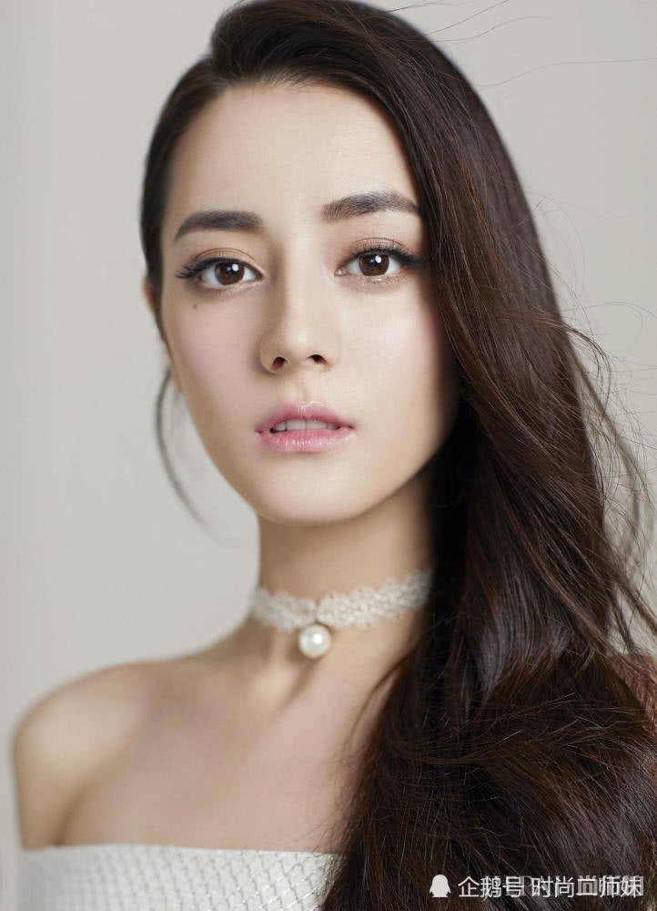 迪丽热巴拍时尚大片终于精致了一次，换眉形的她太美了