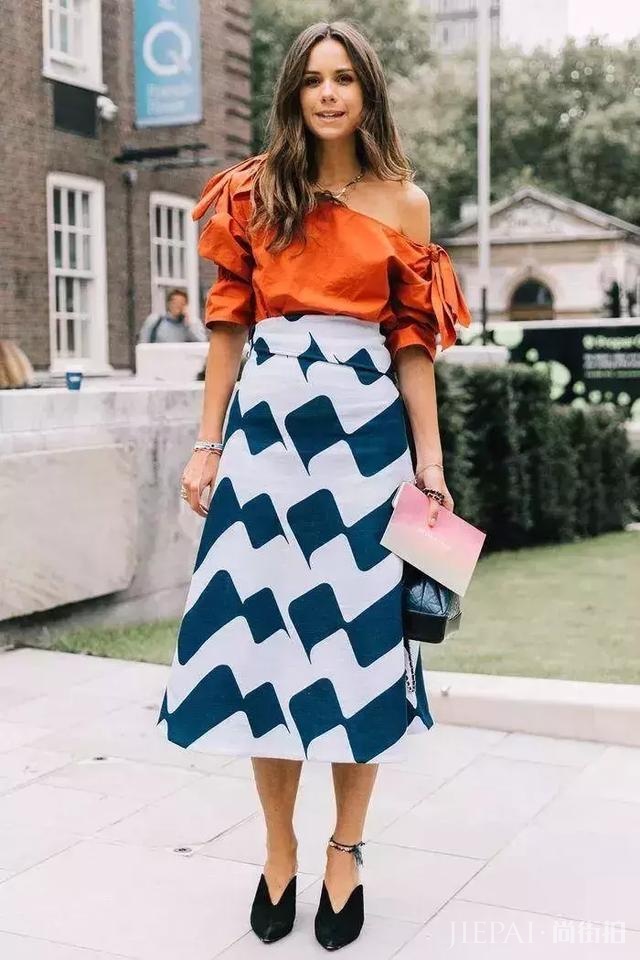 夏季必火的“心机”露肩杀，比一字肩显瘦还时髦！