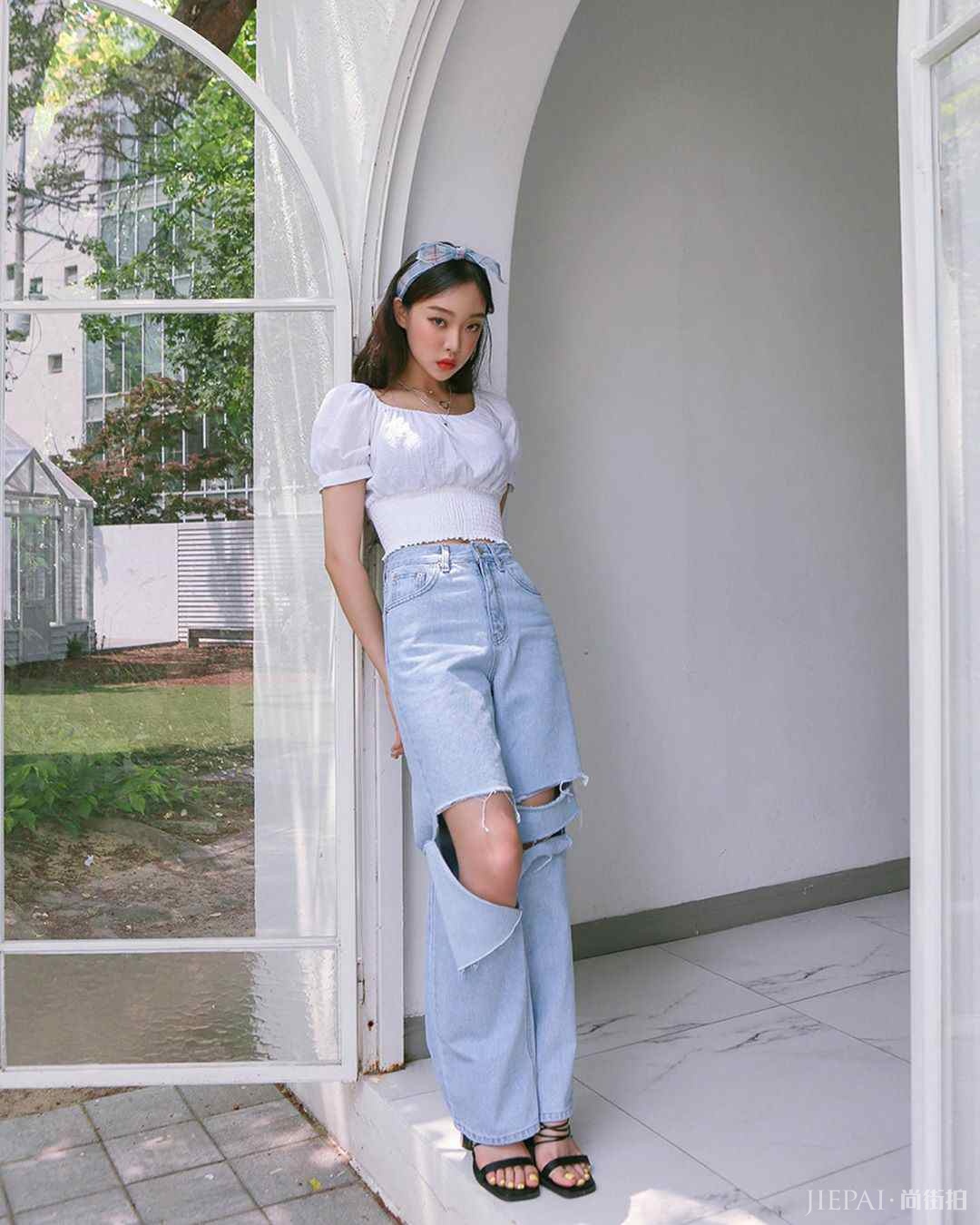 初夏阔腿裤上衣怎么搭?泫雅有穿吊带+阔腿裤显高又时髦