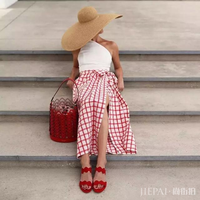 夏季必火的“心机”露肩杀，比一字肩显瘦还时髦！