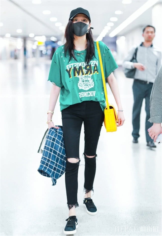 想要夏季灿烂多姿需要一件糖果色T恤,变得吸睛又有趣