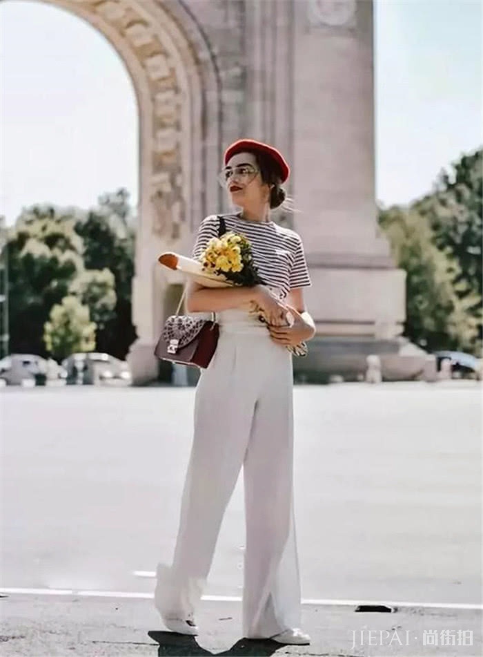 夏季穿白色裤子是不错的选择，清爽翻倍