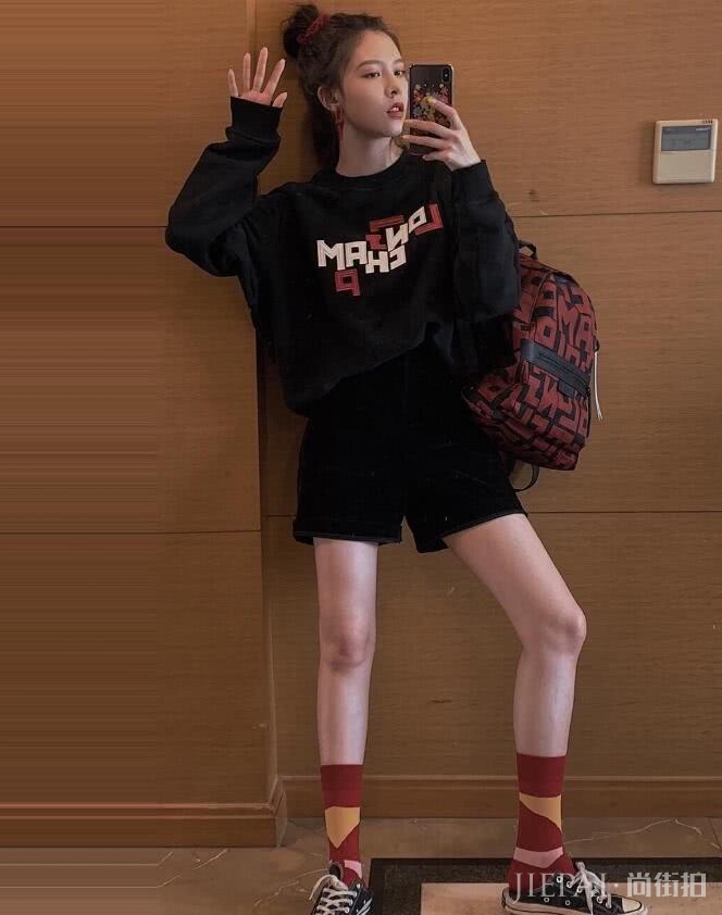 宋妍霏衣品跟欧阳娜娜有一拼,还撞脸了泫雅?