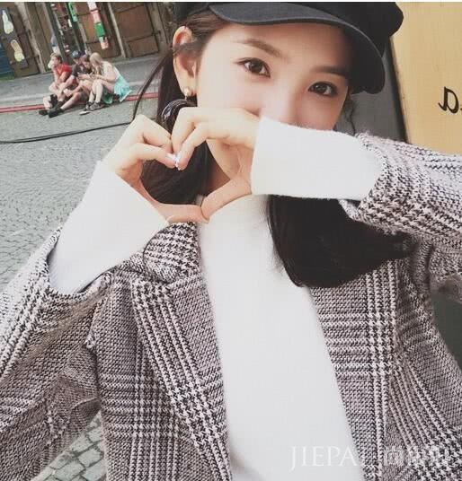 章若楠机场街拍高调“秀”衣品，国民初恋真仙