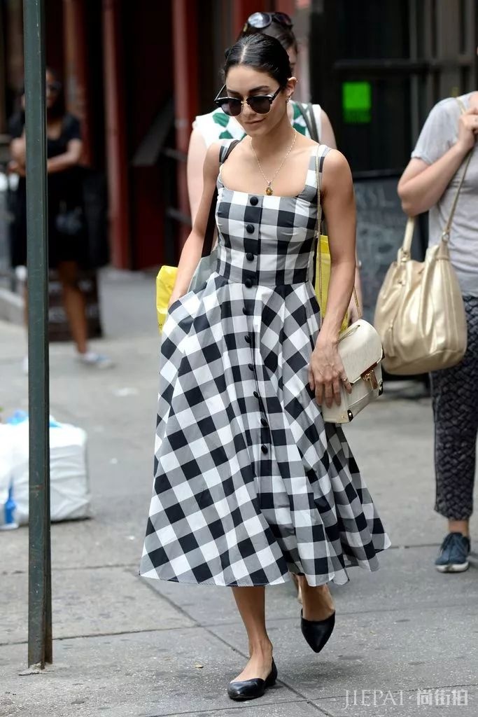 连衣裙这样穿，保证不踩雷还时尚！