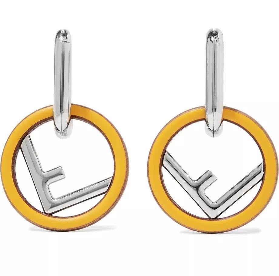 钟楚曦美得像条美人鱼，但我只想要她的耳环清单！