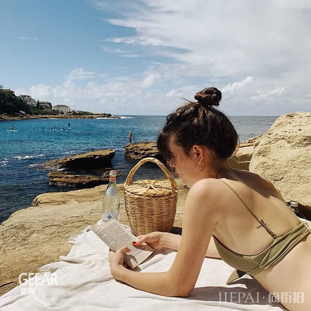 夏季买包认准这3个款式!完美材质的轻盈感是穿搭关键