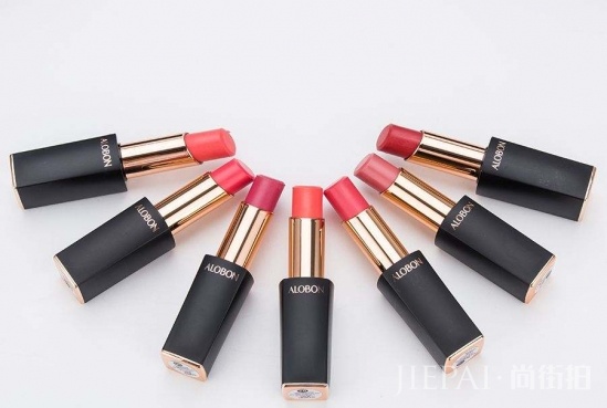 唇色偏紫色用什么口红 这五种颜色再合适不过