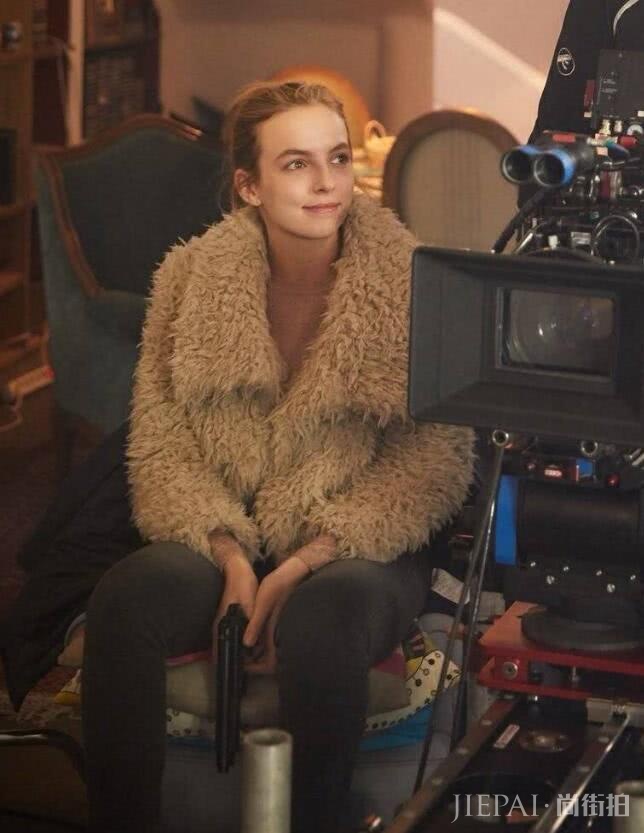 一张照片获13万点赞,连霉霉都爱看她的剧,迷人的“小变态”