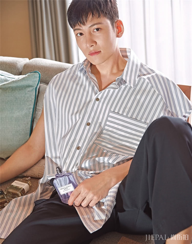 池昌旭穿西装更绅士成熟,与之前花美男大不同