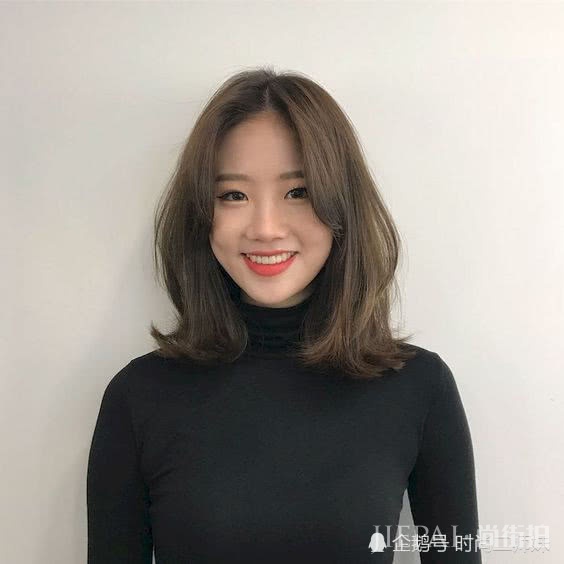 三四十岁女人选发型别“跟风”，学赵丽颖和陈数这几款，气质尽显