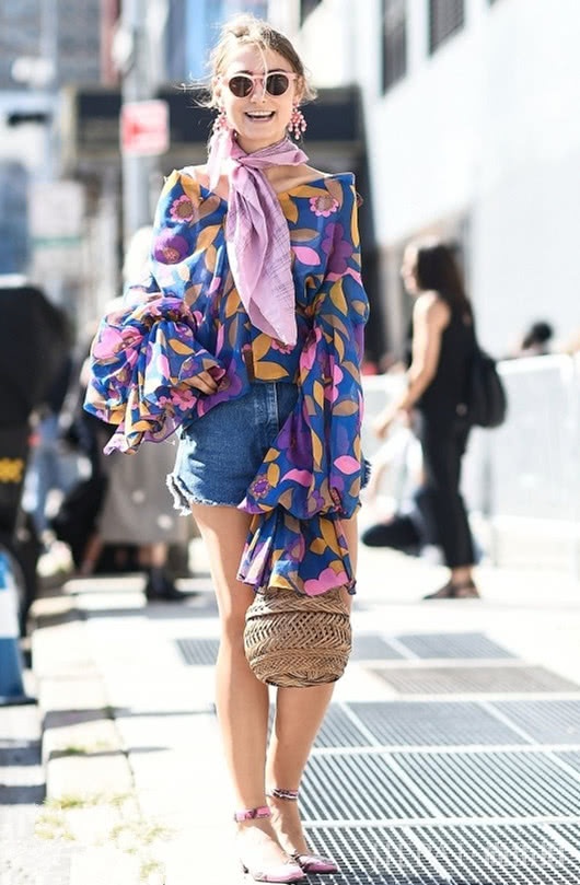 夏天穿花衬衫的时候到了，穿上复古感立显