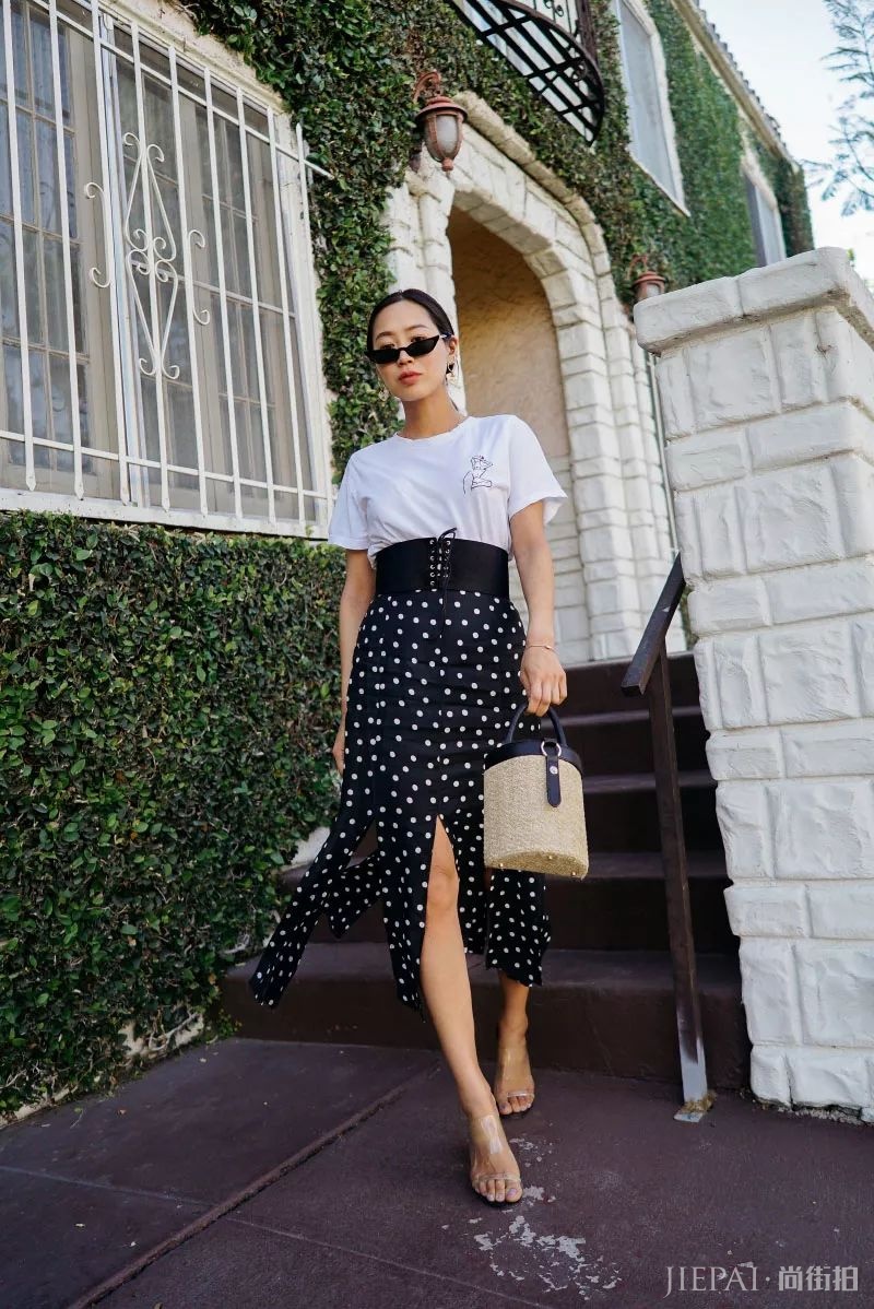 夏天穿什么颜色的衣服容易显白？这里有份超超超详细的攻略